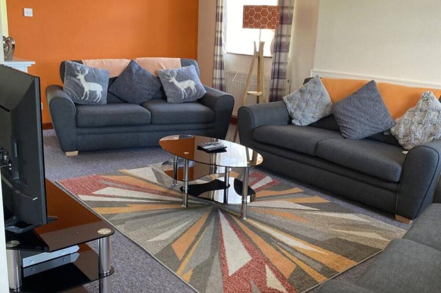 Sunnyside - Six Bedroom House, Sleeps 8