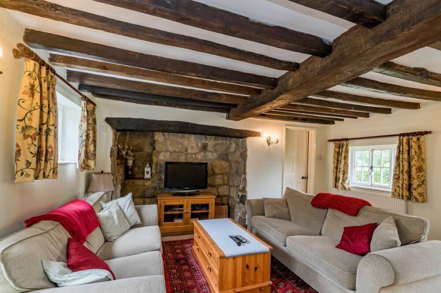 Captivating 6 Bed Cottage in the village of Moulso