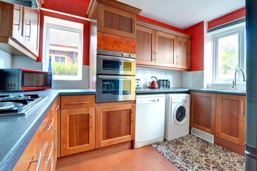 Hillcrest Avenue - Three Bedroom House, Sleeps 6