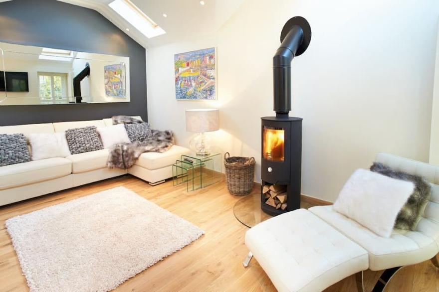 The Cwtch provides the peace and tranquillity of the country side, close to a beautiful coastline.