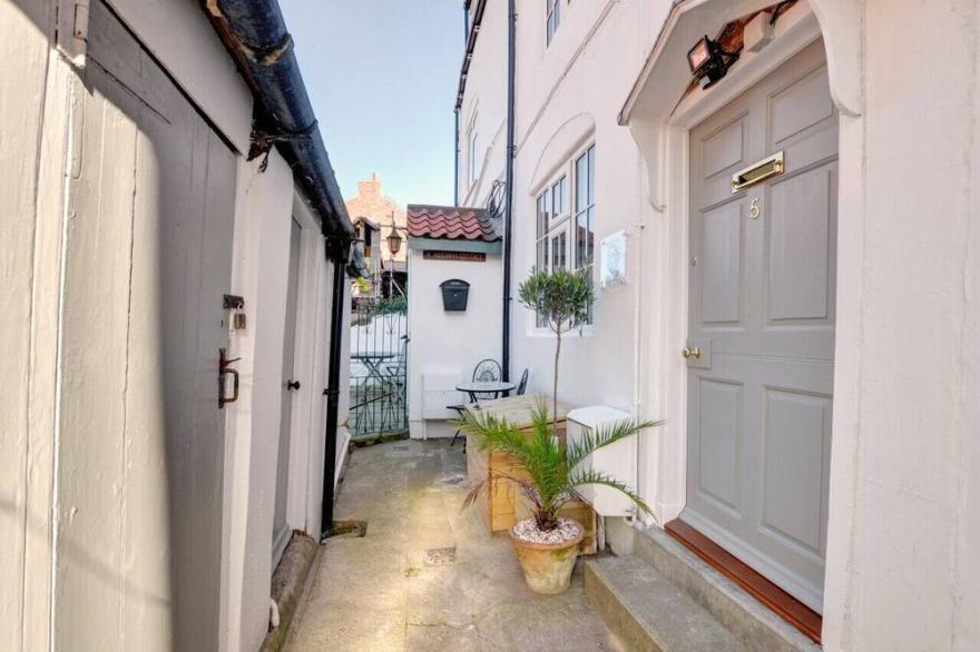 Sea Dog Cottage - Two Bedroom House, Sleeps 4