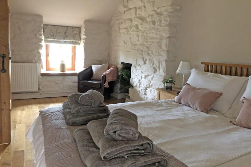 Ty Cerrig Cottage - Three Bedroom House, Sleeps 6