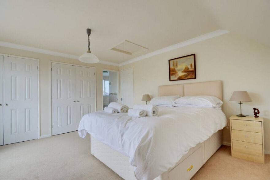 Tormead Lodge - Four Bedroom House, Sleeps 8