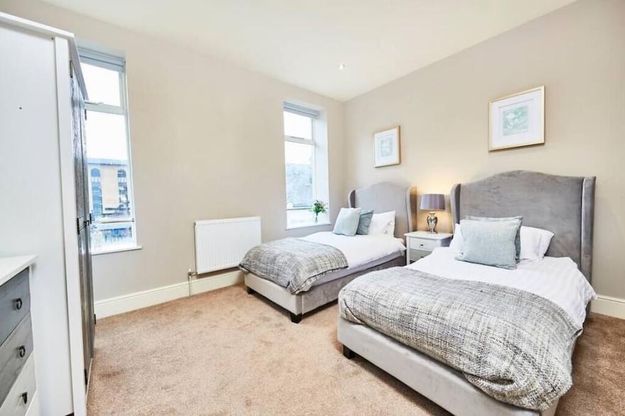Stunning Central Gems of Harrogate - Sleeps 18!