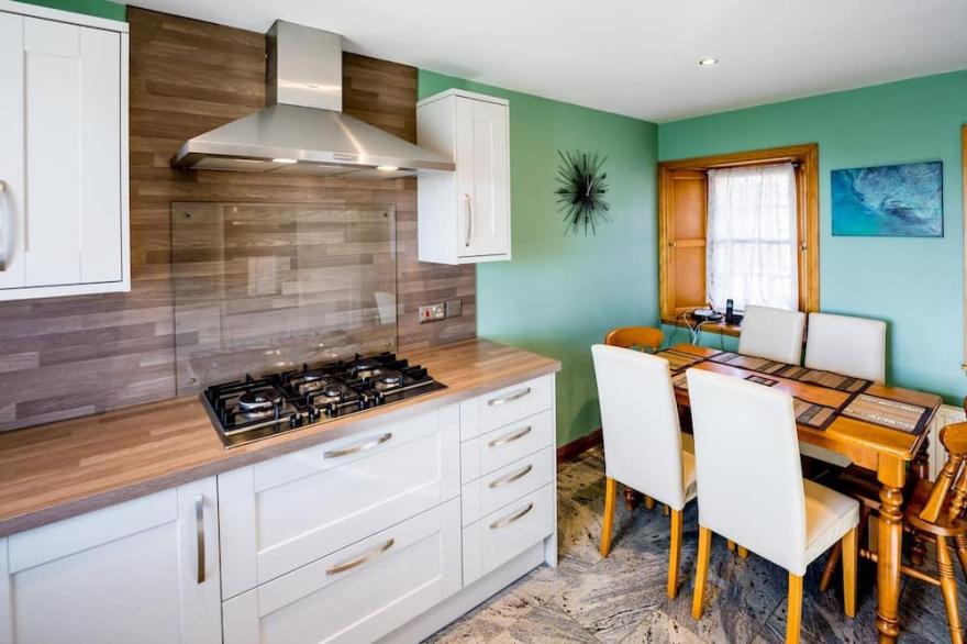 Pass the Keys | Superb 3 Bedroom Cottage with Sea Views