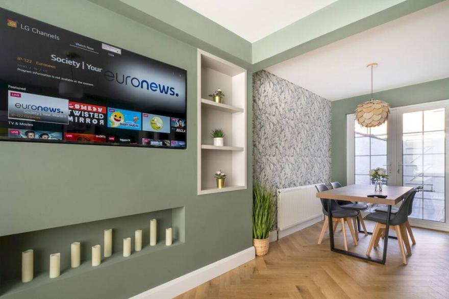 Pass the Keys | Bright & Airy 2BR Townhouse | Belfast's Best Area!