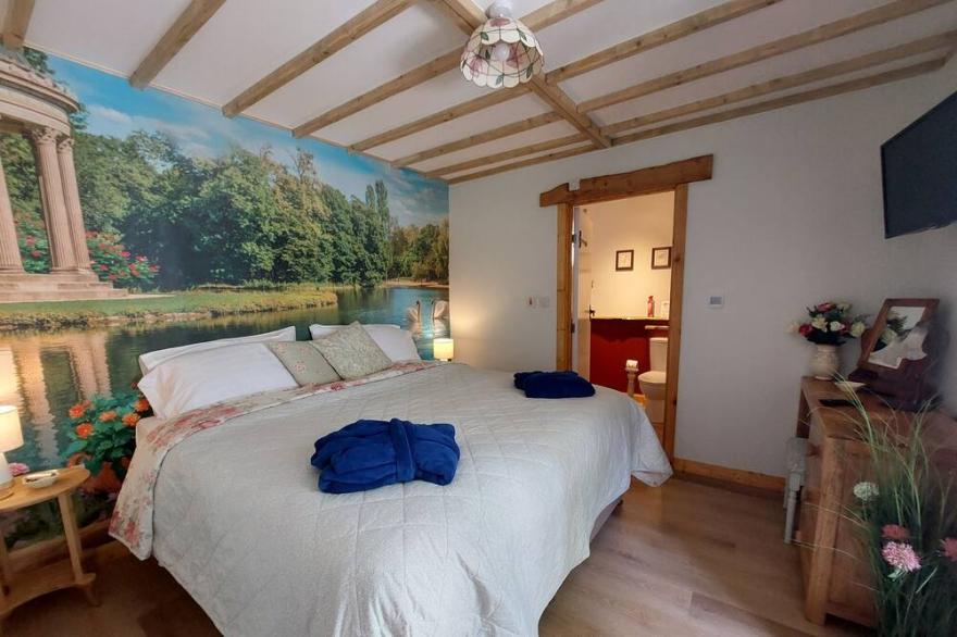 Quirky Too - Unique cottage set in 4 acres of meadows