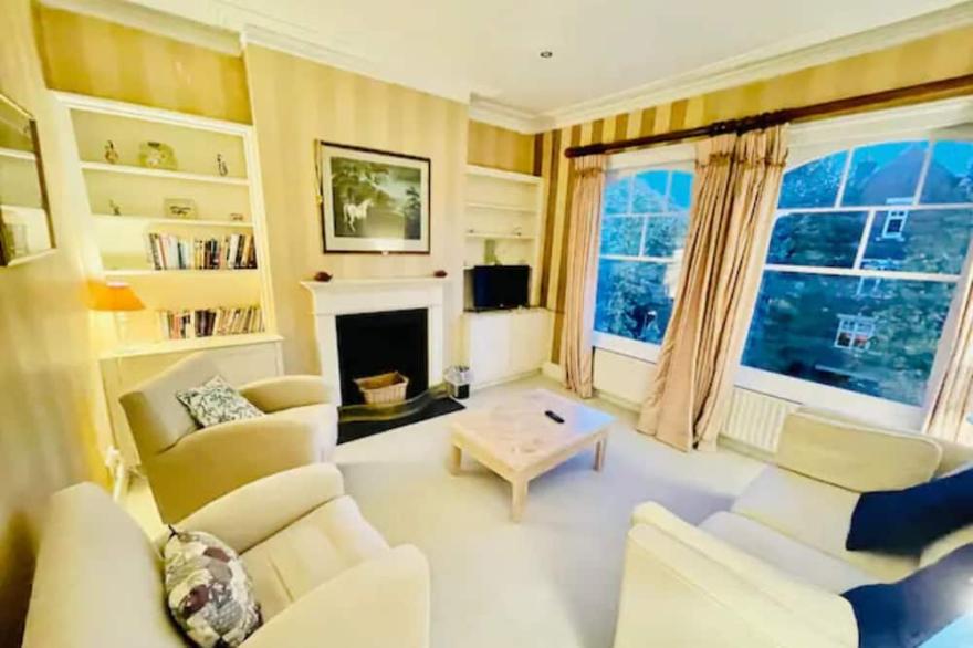 Lovely 2-bedroom Condo in Battersea