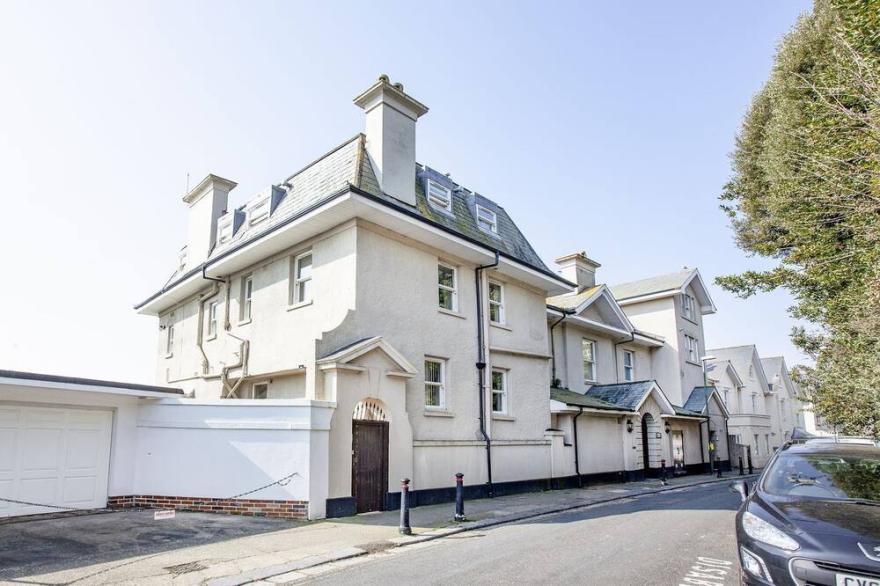 2 bedroom accommodation in Torquay