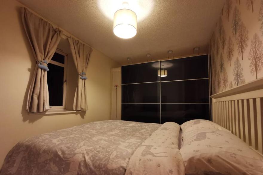 Lovely 2 bedroom apartment with private parking