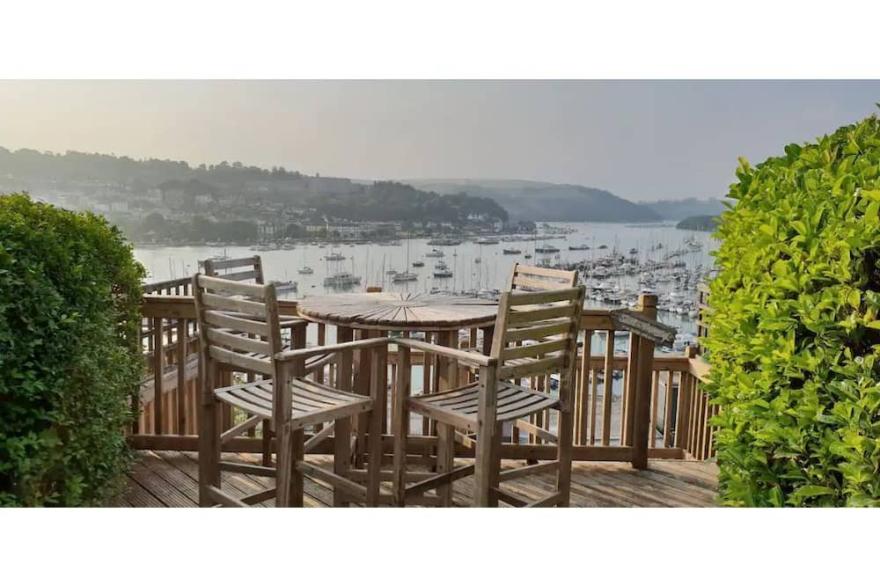 Elevated 2 Bed Fishermans Cottage with Outstanding views