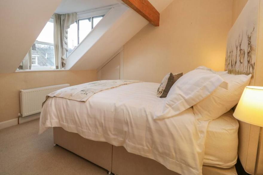DERWENT COTTAGE, pet friendly, character holiday cottage in Keswick