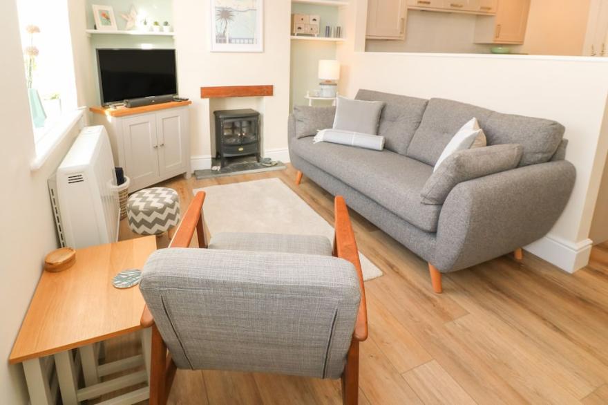 NANA'S HOUSE, pet friendly, character holiday cottage in Marazion