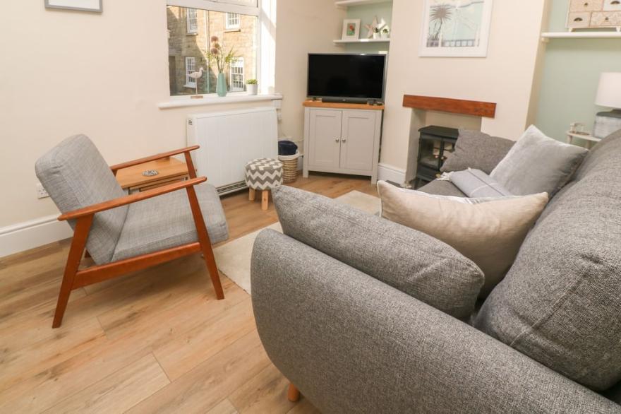 NANA'S HOUSE, pet friendly, character holiday cottage in Marazion