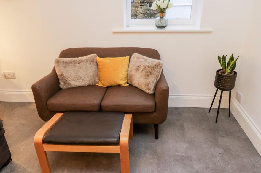 FELL BRIGGS COTTAGE, family friendly, with hot tub in New Marske