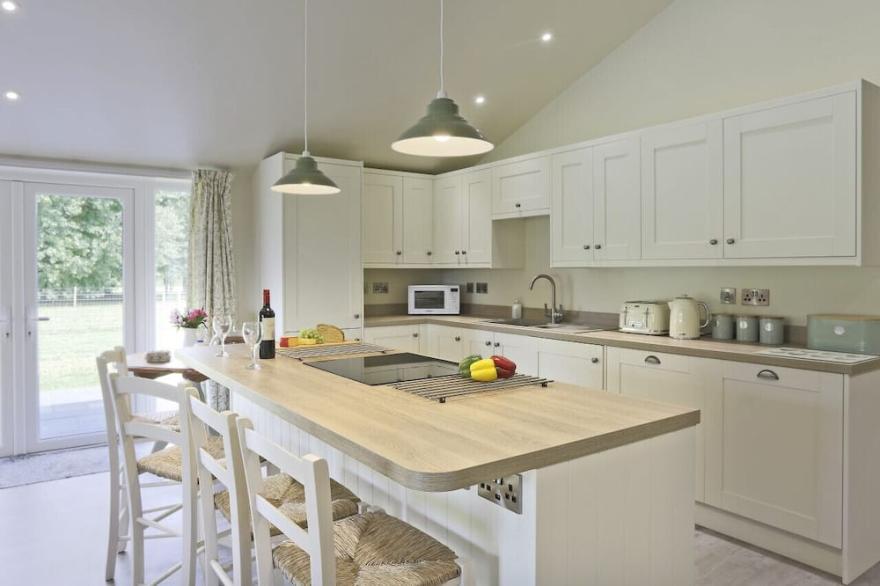 The Hen House - Seven Bedroom House, Sleeps 14