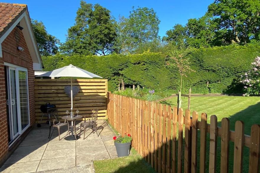 Cosy dog friendly self contained Annexe ,  near Cheltenham & Cotswolds