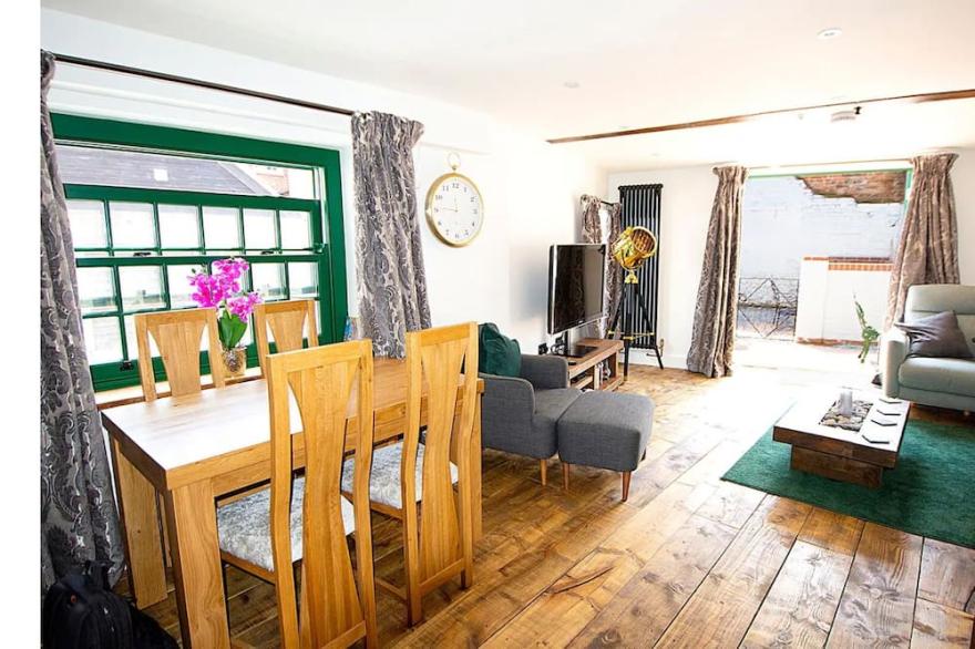 18th Century barn conversion - Norfolk market town