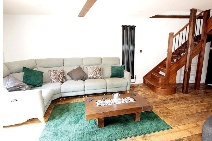 18th Century barn conversion - Norfolk market town