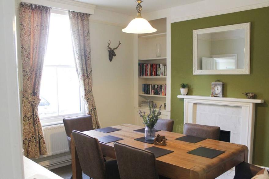 ROCKTON HOUSE, pet friendly, character holiday cottage in Whitby