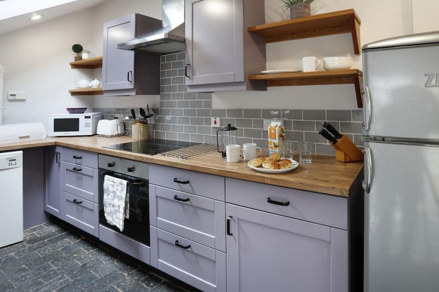 Letterbox Cottage -  a Cotswold cottage that sleeps 4 guests  in 2 bedrooms