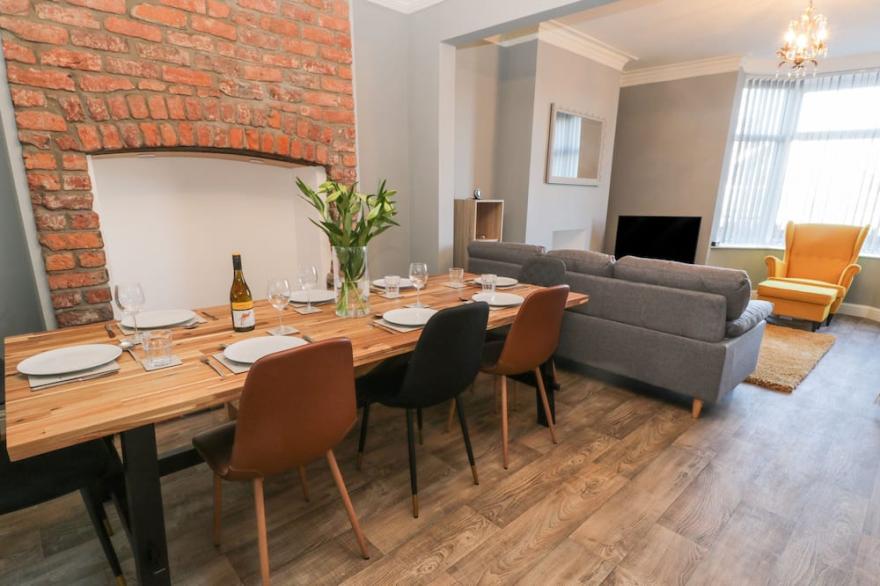 HILDERTHORPE HOUSE, character holiday cottage in Bridlington