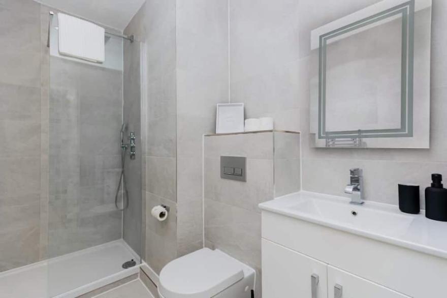 Elegant Central★Private Parking★Leisure★Contractor