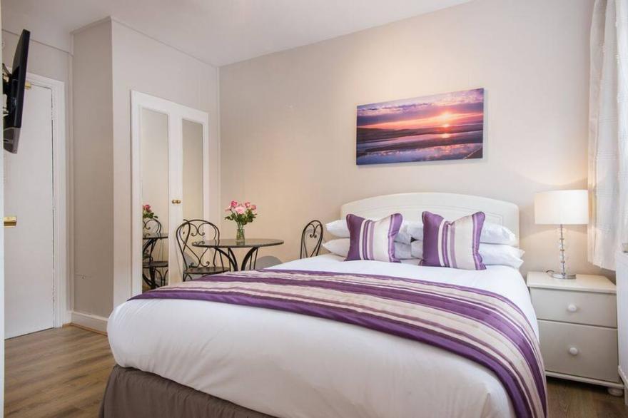 Family 2 Bedroom Serviced Apartment in Kensington
