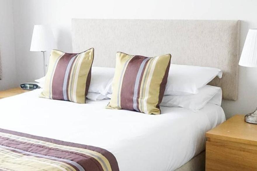 Family 2 Bedroom Serviced Apartment in Kensington