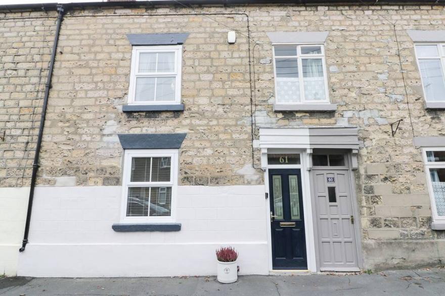 POTTER HILL COTTAGE, pet friendly, with open fire in Pickering