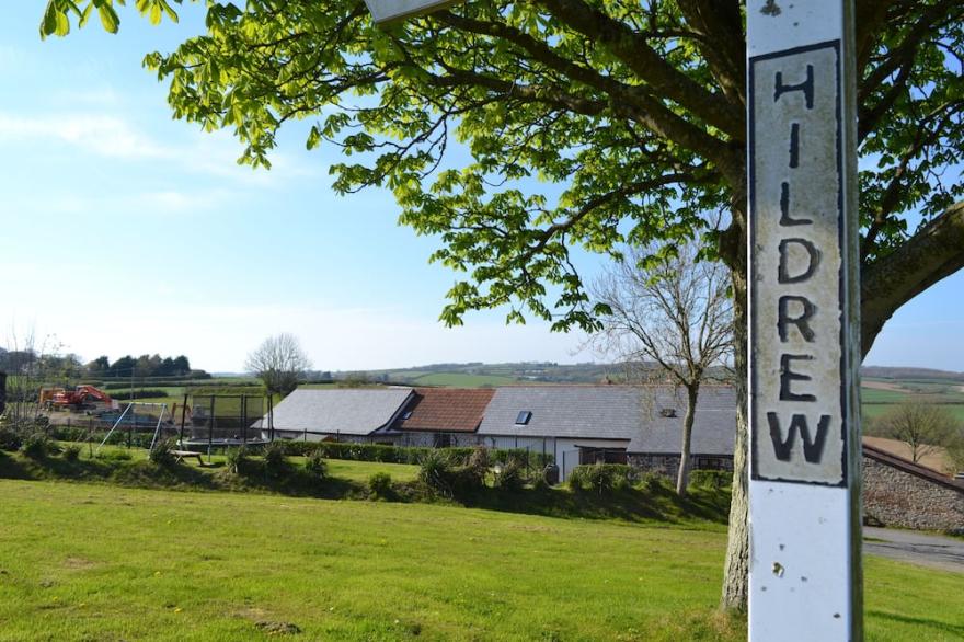 Converted barn with hot tub in north devon