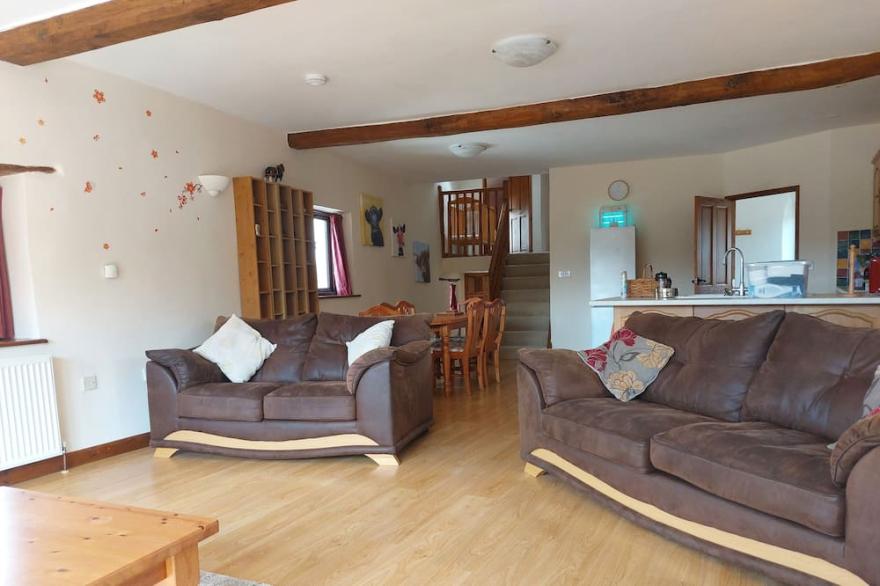 Converted barn with hot tub in north devon