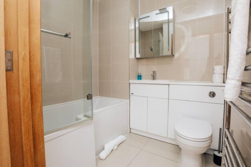 Seagrass Henley - 2 Bed Entire Serviced Apartment