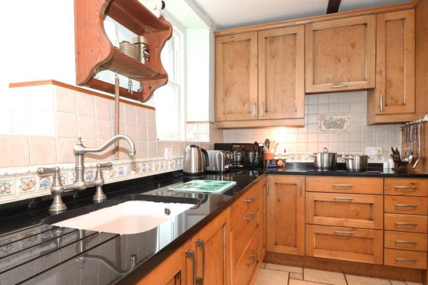 ROSE COTTAGE, family friendly, character holiday cottage in Threlkeld