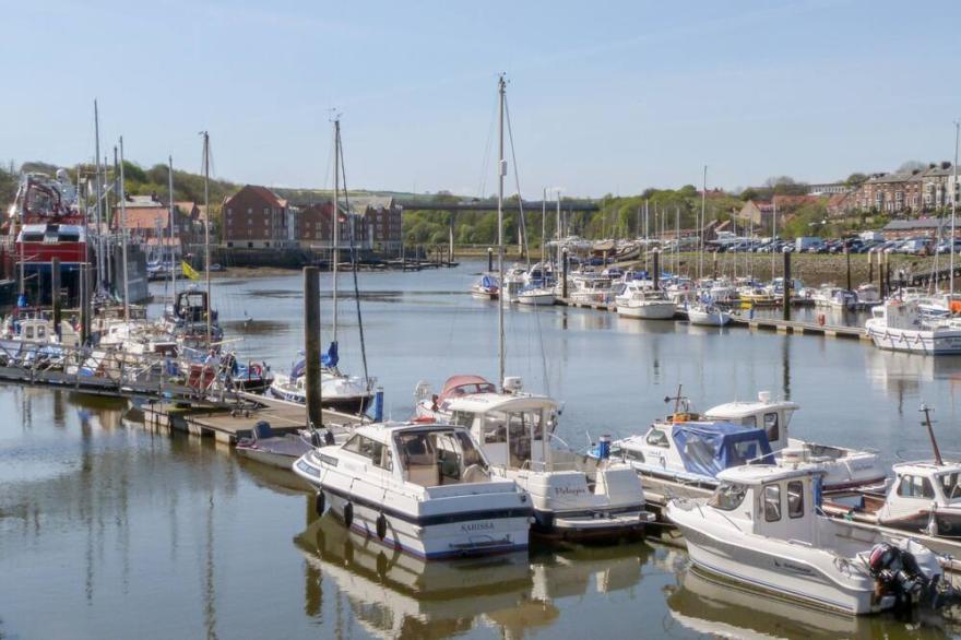 PIPIT HOUSE, pet friendly, character holiday cottage in Whitby