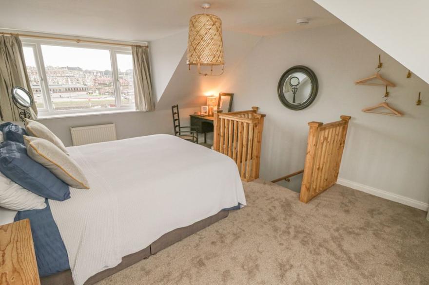 PIPIT HOUSE, pet friendly, character holiday cottage in Whitby