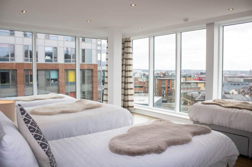 5 Bedroom 3 Bathroom Duplex Penthouse with Private Parking