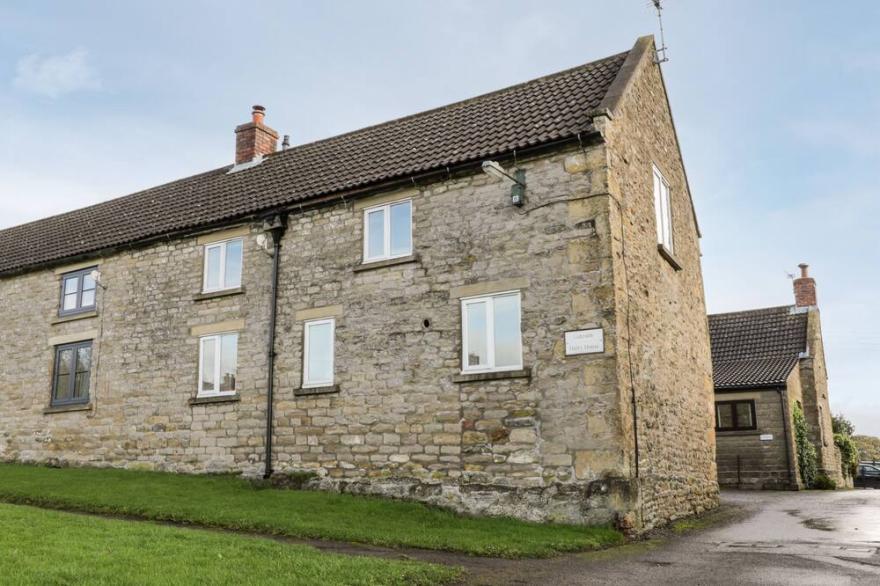 GATESIDE, character holiday cottage, with open fire in Pickering