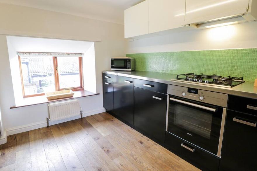 GATESIDE, character holiday cottage, with open fire in Pickering