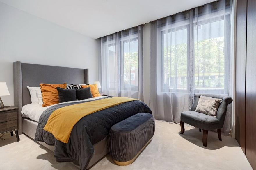 BRAND NEW EXQUISITE FAMILY+ COUPLES DESIGN HOUSE OFF REGENTS PARK