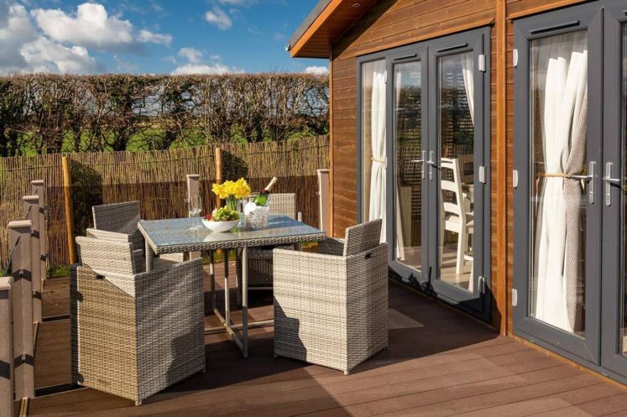 LOBSTER LODGE, pet friendly, country holiday cottage in Runswick Bay