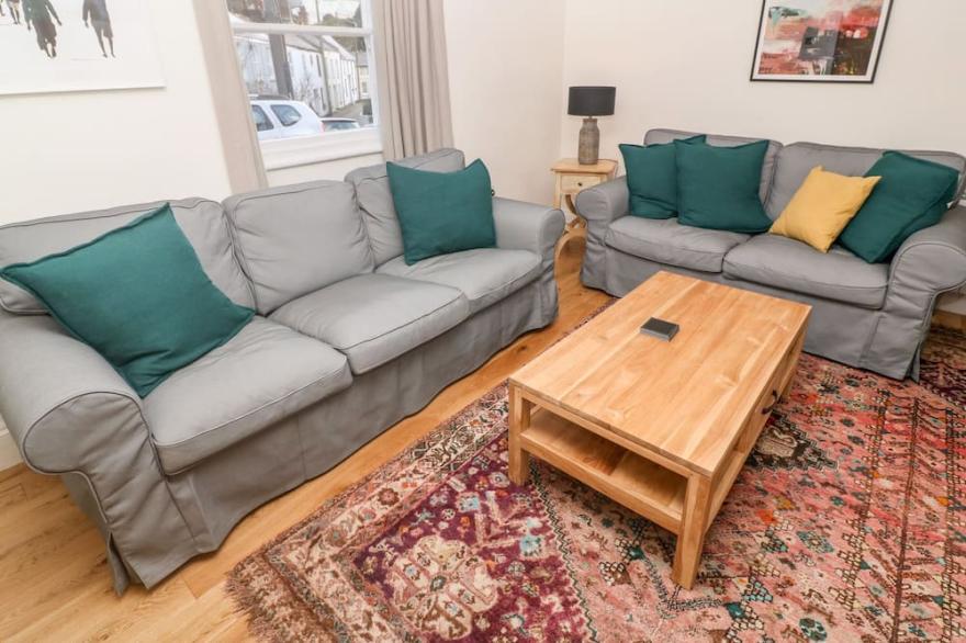 WIDGEONS KEEL, pet friendly, character holiday cottage in Flushing