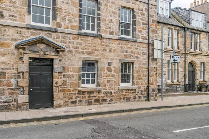 14 South Street - centrally located apartment sleeping up to 4