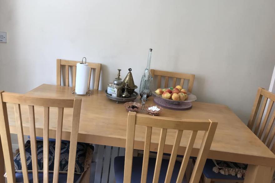 Charming Joyful Cozy Apartment by Hyde Park -  Very Central and Convenient!