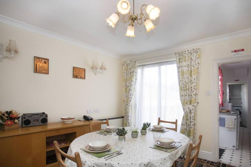 BRO DAWEL, family friendly, country holiday cottage in Beaumaris