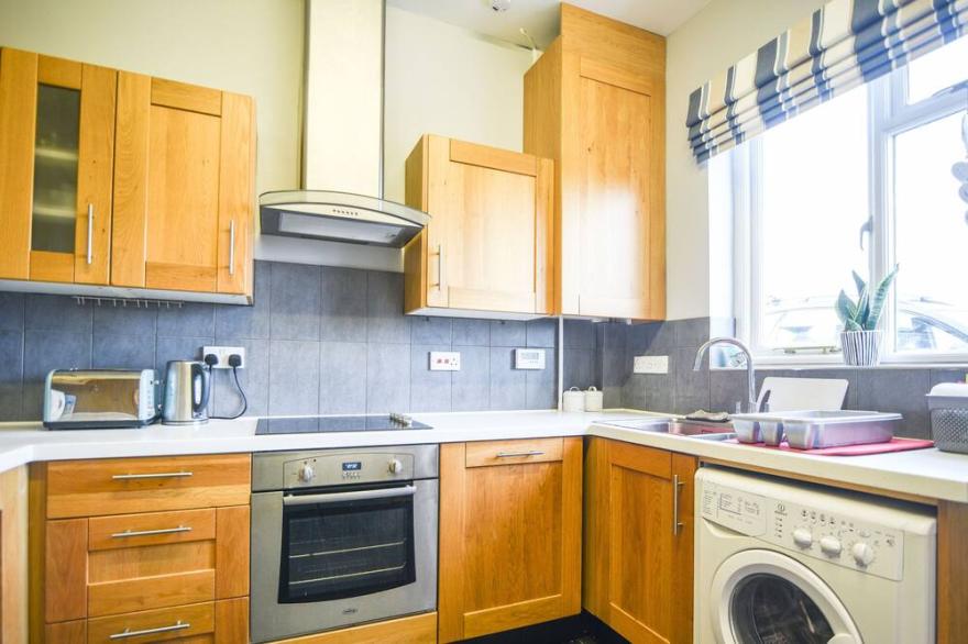 THE BOAT SHED, pet friendly, character holiday cottage in Beer