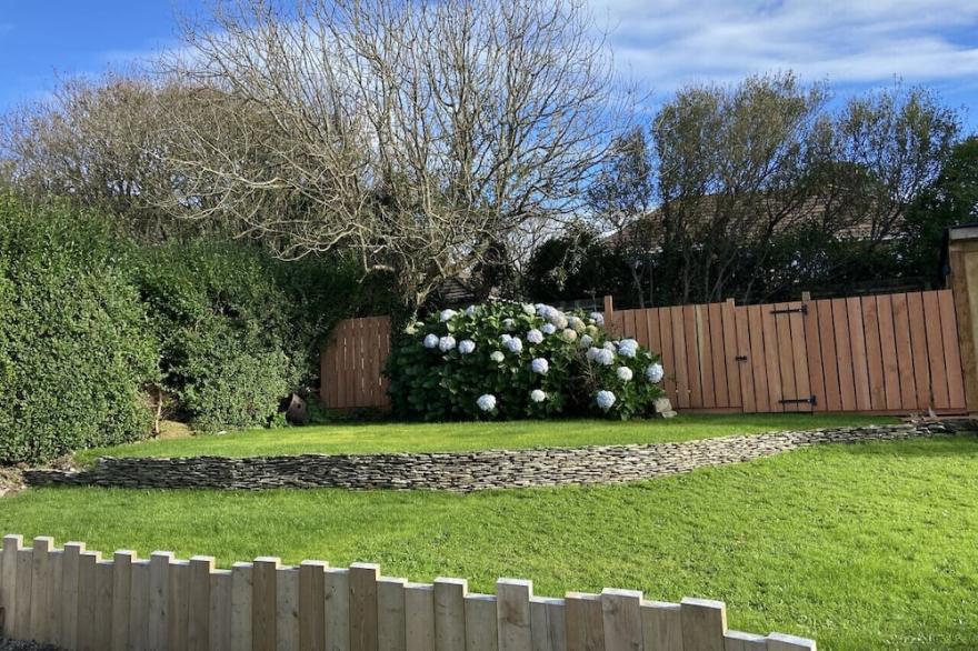 Stones Throw - Four Bedroom House, Sleeps 8