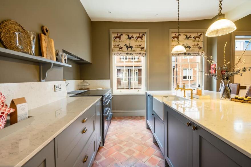70 Walmgate -  a premium stay that sleeps 10 guests  in 5 bedrooms
