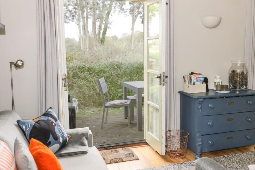 CARP'S RISE, family friendly, with pool in Somerford Keynes