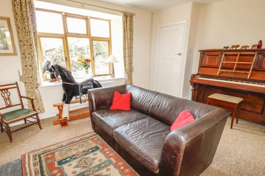 CLEARVIEW, pet friendly, with open fire in Lydford